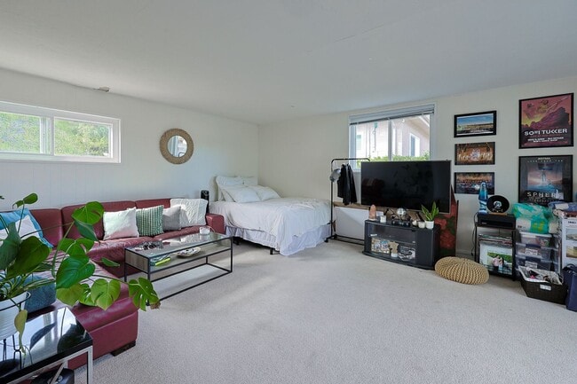 Building Photo - 3-Bed, 2-Bath Home on Large Lot in Prime San Diego Location