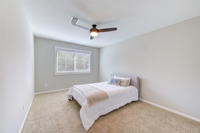 Building Photo - 1535 Hannington Dr