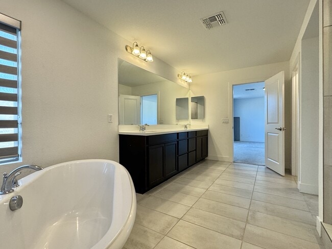 Building Photo - 8732 S Black Cordon Rd