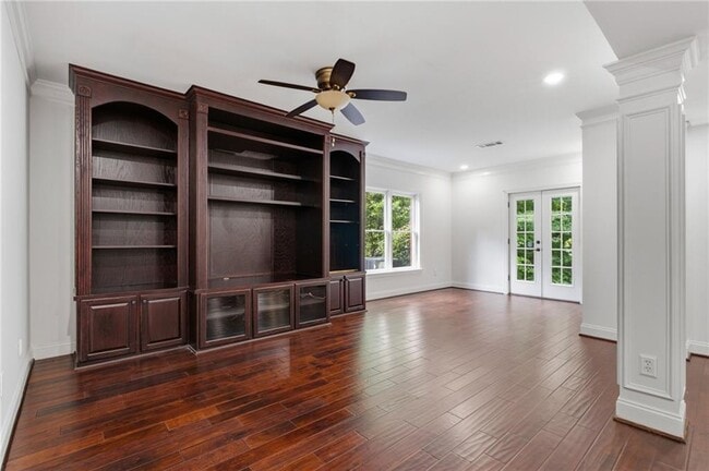 Building Photo - 730 Rose Creek Cir