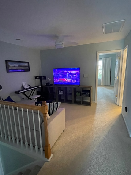 Building Photo - 15545 Stronvar House Ln