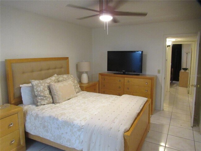 Building Photo - 2468 Florentine Way
