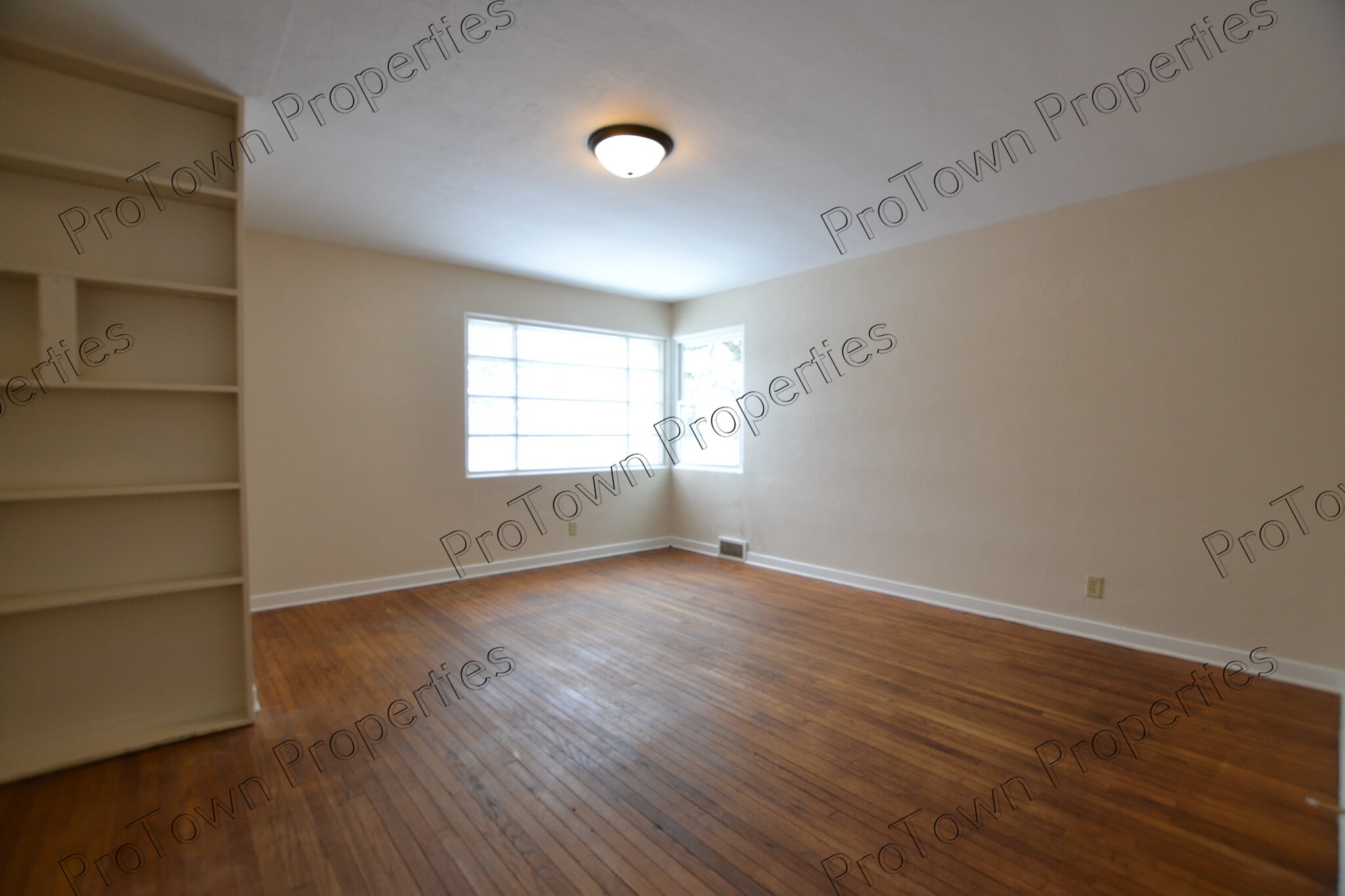 Building Photo - 1318 Oneida St