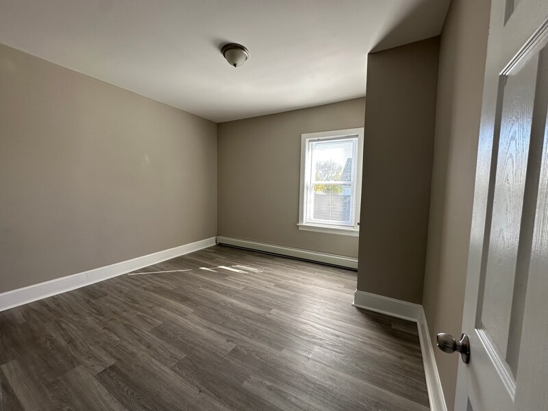 Building Photo - 252 Parkway Ave