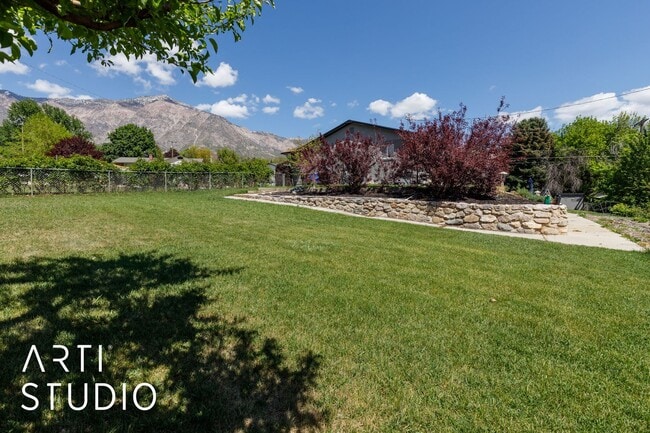 Building Photo - 983 Westwood Dr