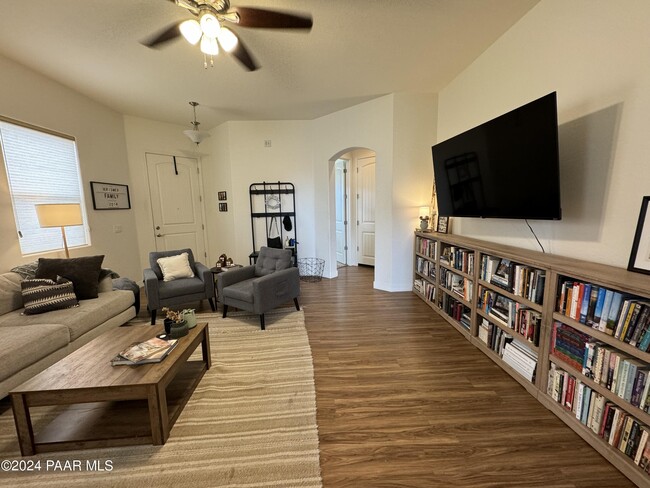 Building Photo - 5765 N Thornberry Dr