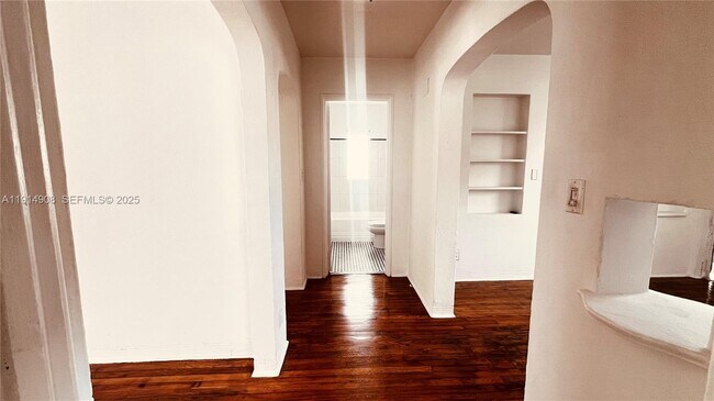 Building Photo - 1845 Bay Rd