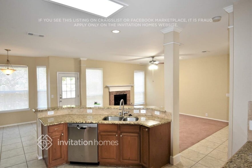 Building Photo - 10113 Pear St