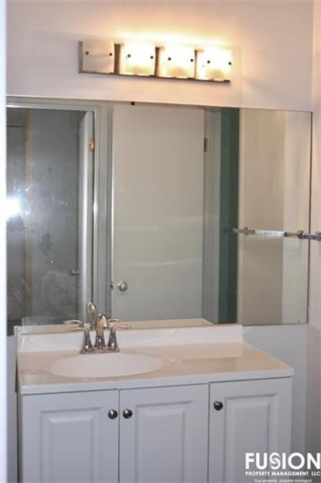 Building Photo - Bright 2-Bedroom Home Near Oakledge Park w/Pool!