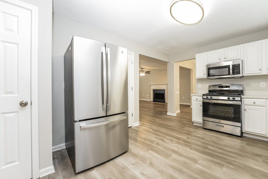 Building Photo - 2099 Mulberry Ln