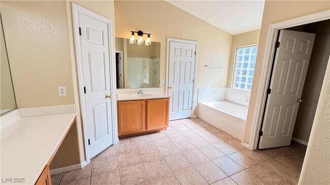 Building Photo - 3846 Waynesvill St