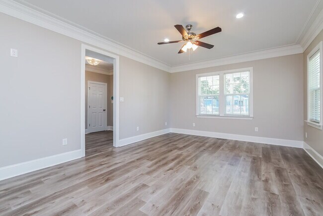 Building Photo - 424 N Allen Rd