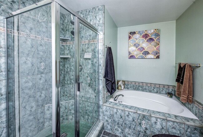 Building Photo - 3/2.5 Executive Condo in Downtown Fresno (...