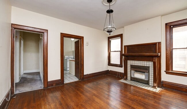 Building Photo - Charming 2-Bedroom Duplex in Franklin Park