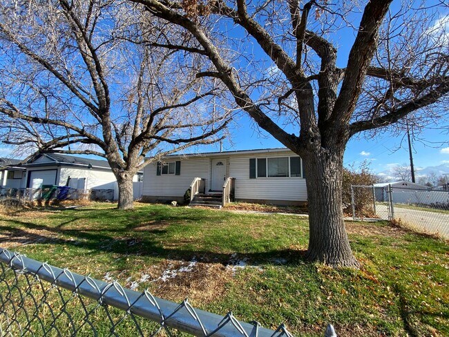 Building Photo - Take a Look at This 4 Bedroom 2 Bathroom Home in West Jordan UT!!