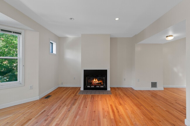 Building Photo - 58 Edgewood Ave