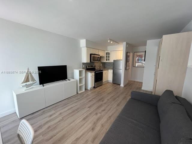 Building Photo - 4228 N Ocean Dr