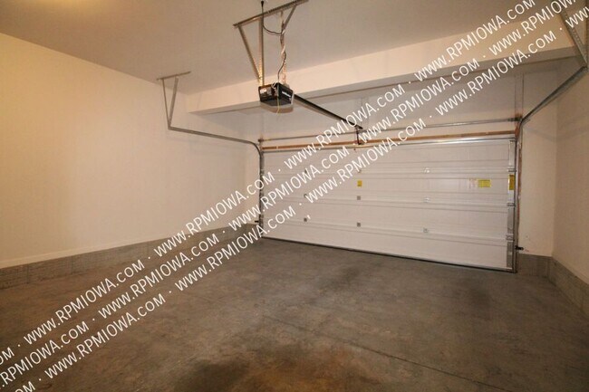 Building Photo - 4709 SW Logan St