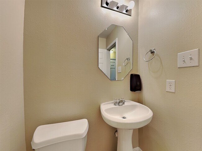 Building Photo - 22270 Queenbury Hills Dr
