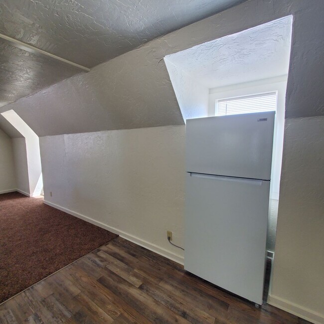 Building Photo - Newly Renovated 1 Bedroom Home with 2 Car ...