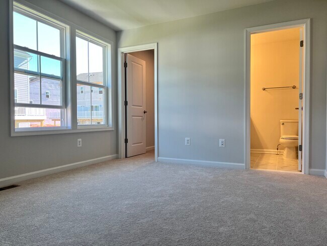 Master BR Suite - 4511 Dupree St