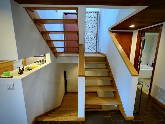Building Photo - 8/1 Mid Century Modern Private House Bordering Frick Park. 1 of a kind.