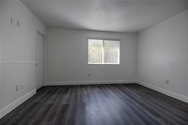 Building Photo - 15330 SW 134th Pl