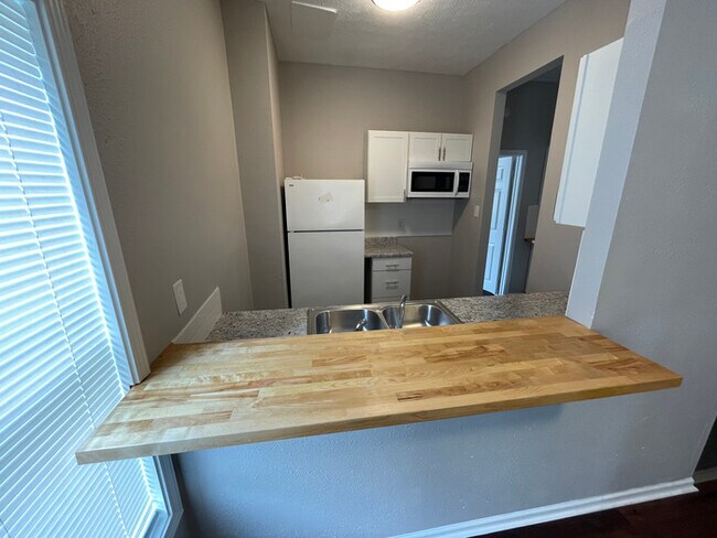 Building Photo - Cozy and spacious Garfield Park 3BD/1.5 BA...