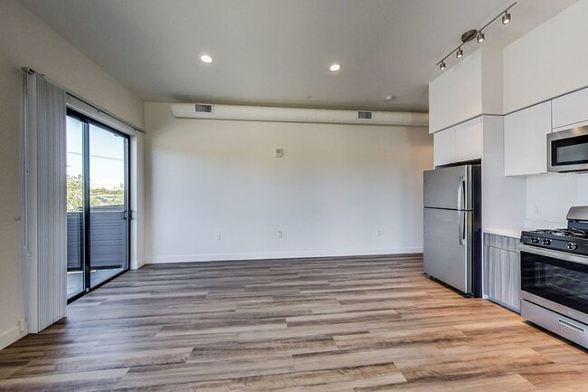 Building Photo - 950 Lofts