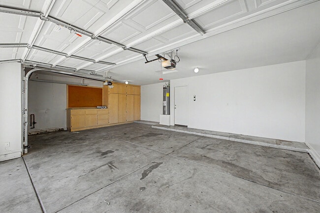 Building Photo - 15652 W Durango St