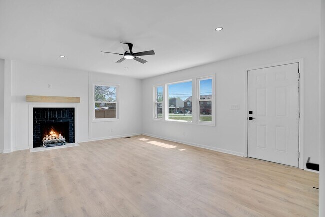 Building Photo - Like New! Fully Renovated 3BR Home | Move-In Ready | Large Lot