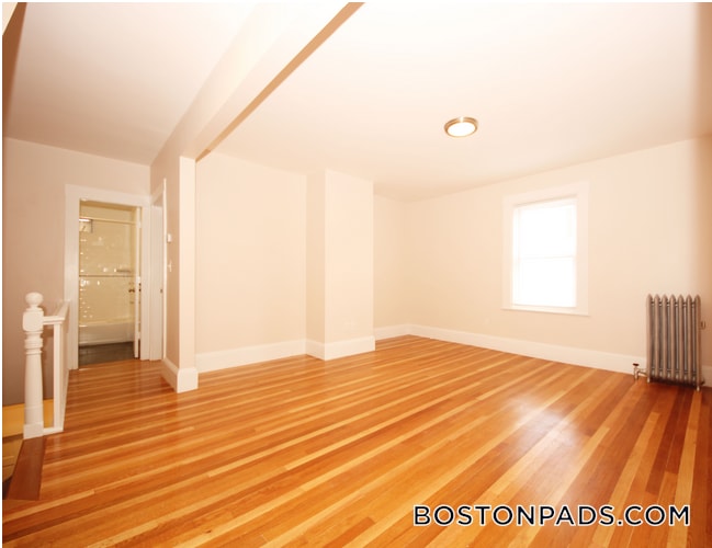 Building Photo - 93 Cushing St