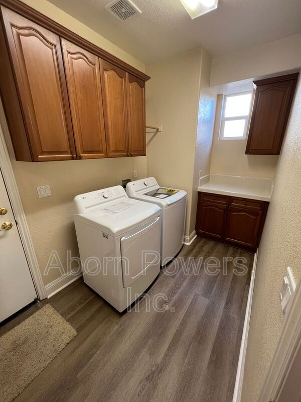Building Photo - 7071 Cinnamon Teal Way