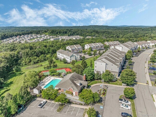 Building Photo - 1115 Balsam Dr