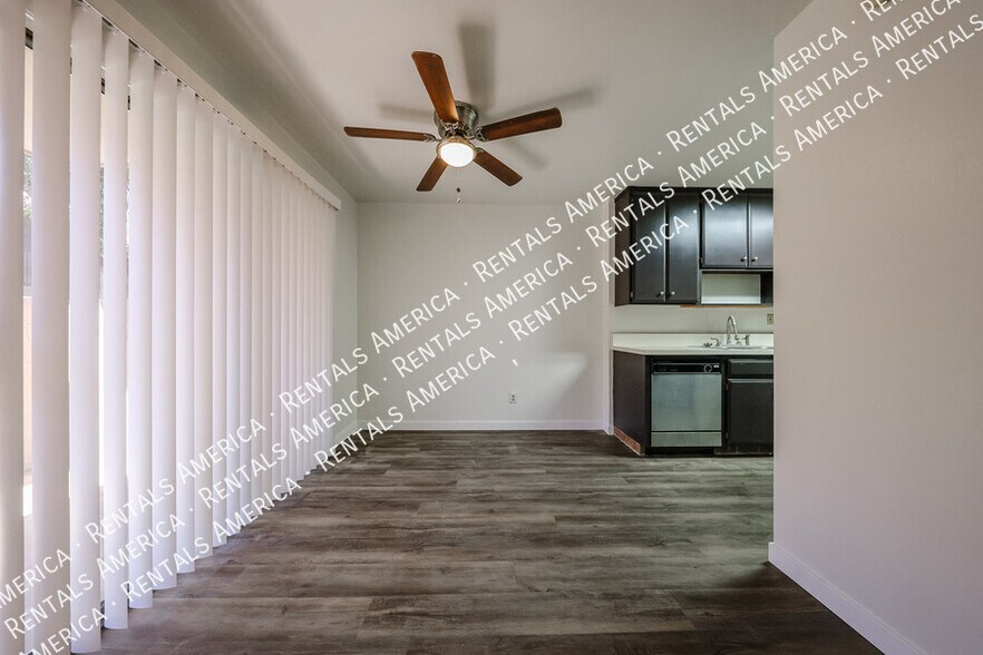 Building Photo - 5525 E Thomas Rd