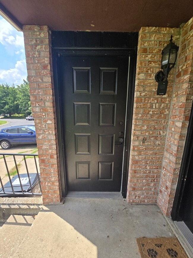 Building Photo - 722 Pear Tree Cir