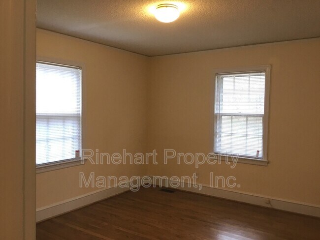 Building Photo - 3016 Hilton Rd