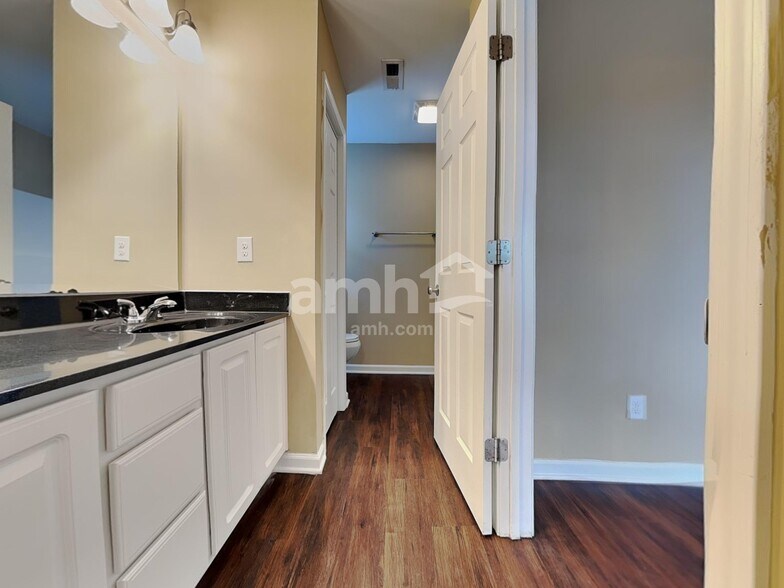 Building Photo - 4652 Midstream Crossing Dr