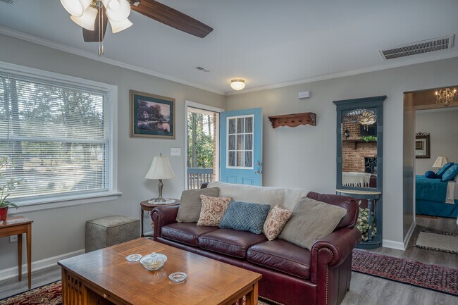 Building Photo - 7602 Beechwood Dr