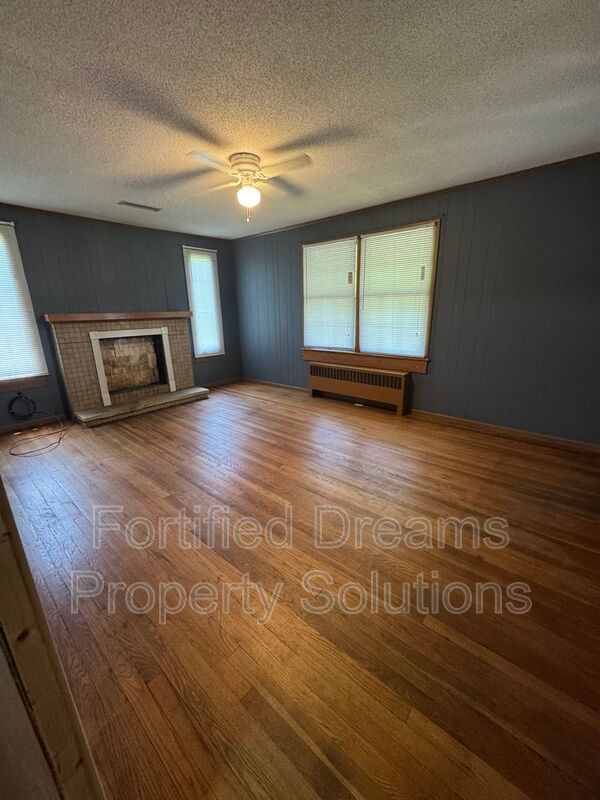Building Photo - 633 S Greensboro St
