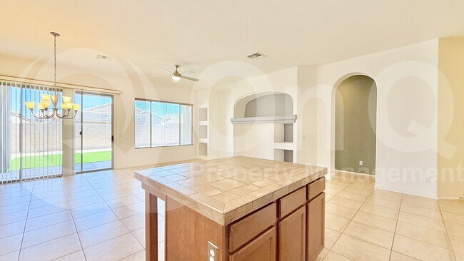 Building Photo - 3027 W Cottonwood Ln