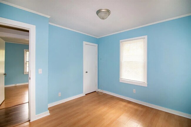 Building Photo - 5016 Saray Way