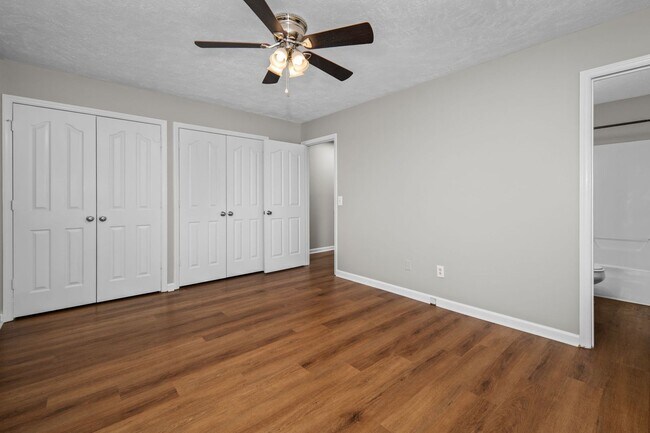 Building Photo - 2320 Willowbrook Dr