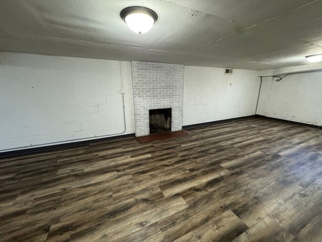 Building Photo - Large Moline Home with 3-Car Garage, Privacy, and Plenty of Space