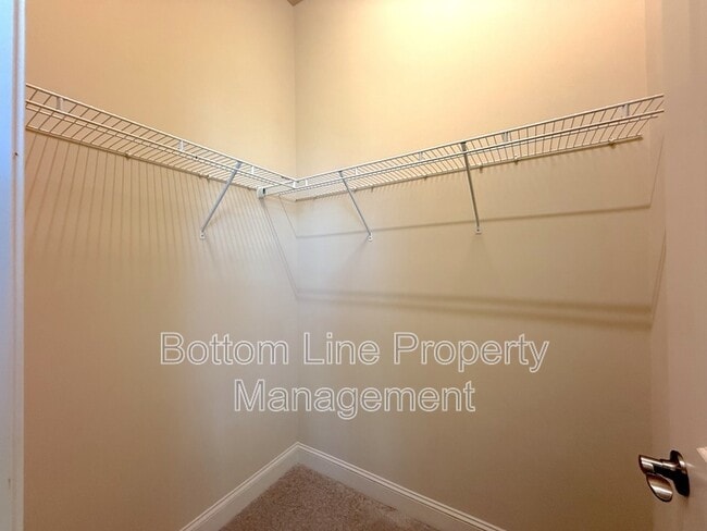 Building Photo - 9006 Blue Ridge Dr