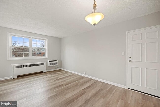 Building Photo - 235 N George Mason Dr