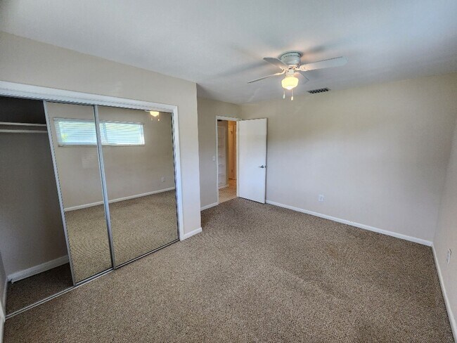 Building Photo - Beachside Getaway 2 Bedroom 1 Bath Home