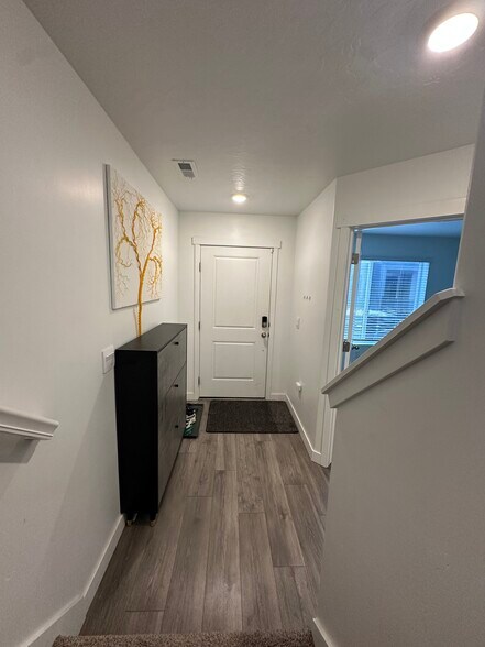 Building Photo - 1146 W 340 S