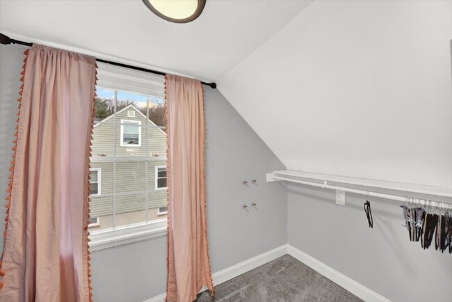 Building Photo - 10523 Howard Ave