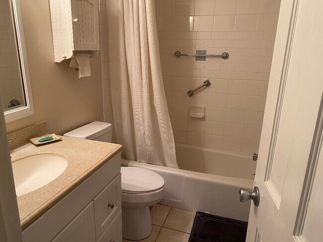 Building Photo - 837 Seminole Ln